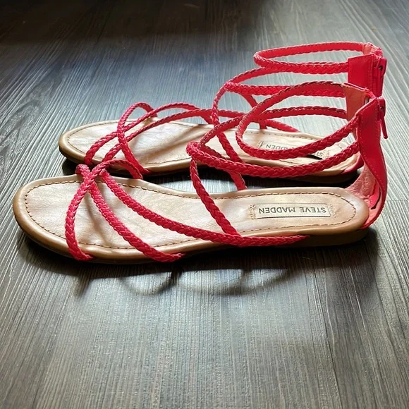 Steve Madden strappy patent leather pink sandals - Picture 2 of 6